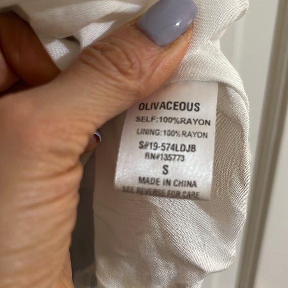 Super cute Olivaceous brand off-shoulder floral dress - Picture 6 of 7